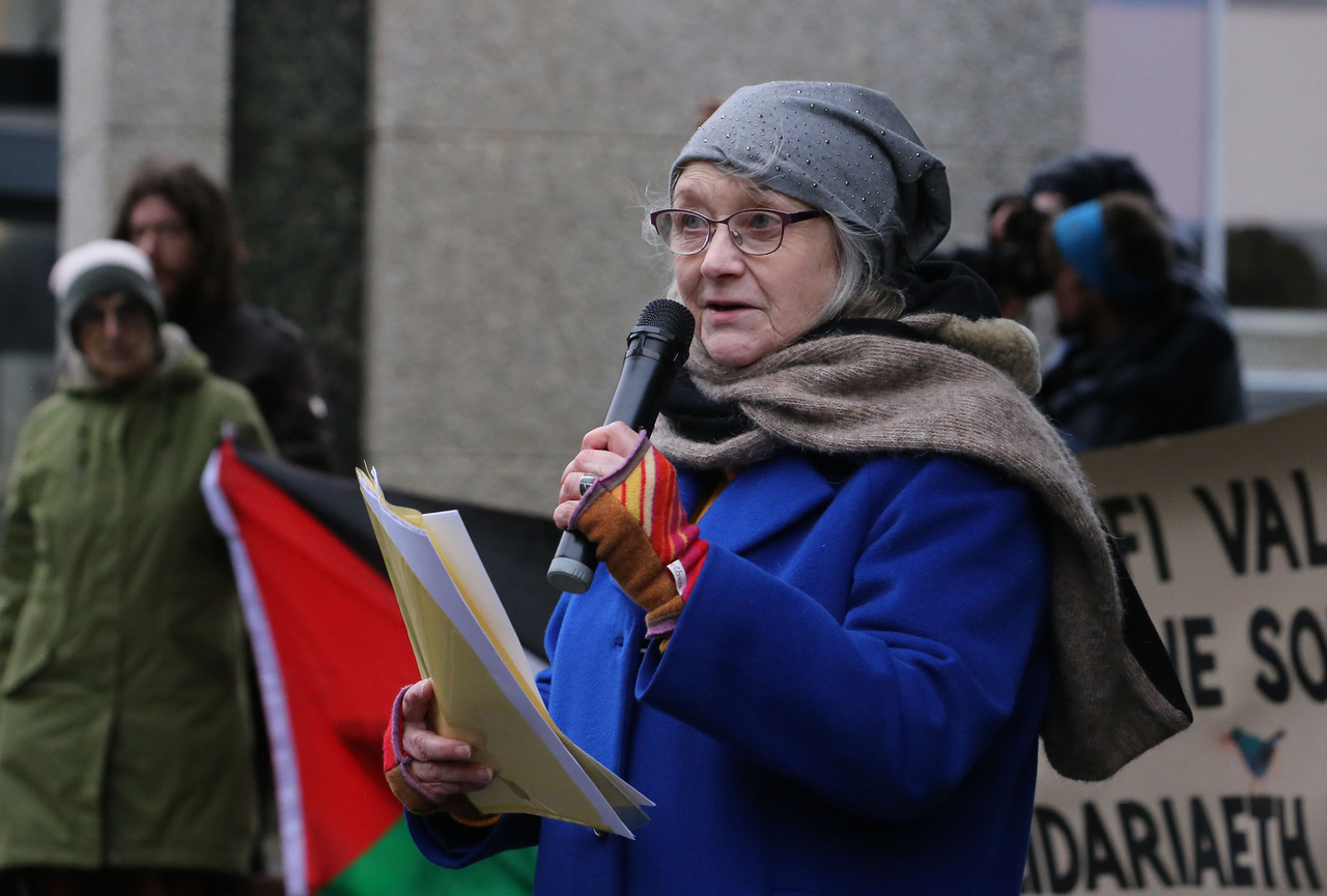 Menna Elfyn speaking at a demonstration at Aberystwyth (25 January 2024) calling on Aberystwyth University to divest from supporting companies involves in the arms trade /supplying weapons/ drones to Israel